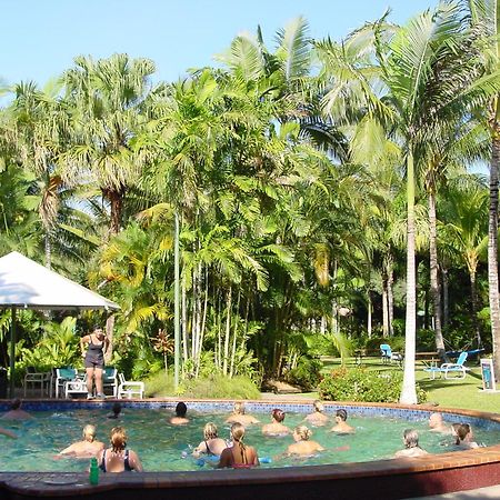 Ingenia Holidays Cairns Coconut Exterior foto The pool at the resort