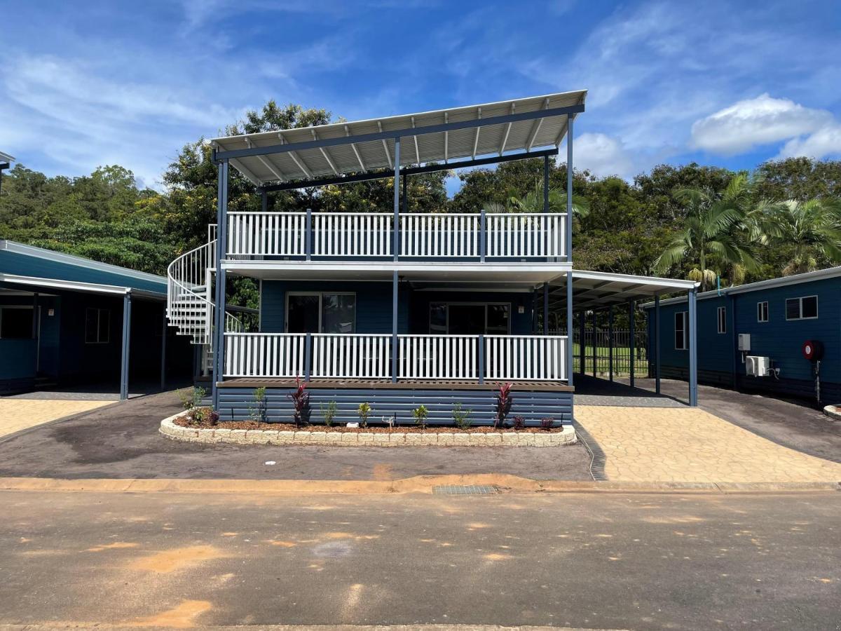 Ingenia Holidays Cairns Coconut Exterior foto The new boarding house at the school