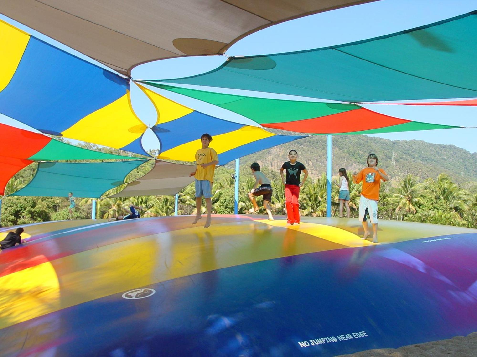 Ingenia Holidays Cairns Coconut Exterior foto The Bouncing Pillow