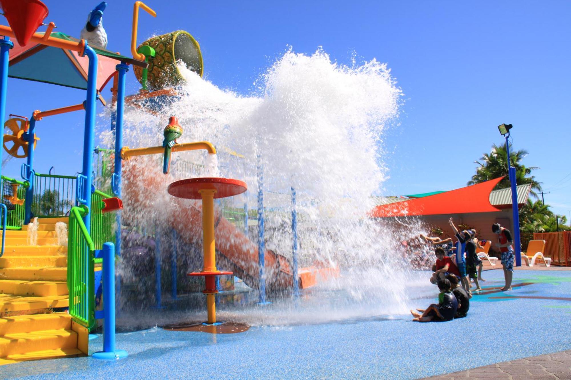Ingenia Holidays Cairns Coconut Exterior foto Wet 'n' Wild Water Park