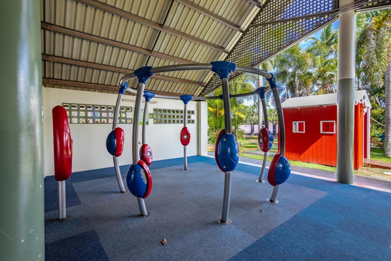 Ingenia Holidays Cairns Coconut Exterior foto Playground at the resort