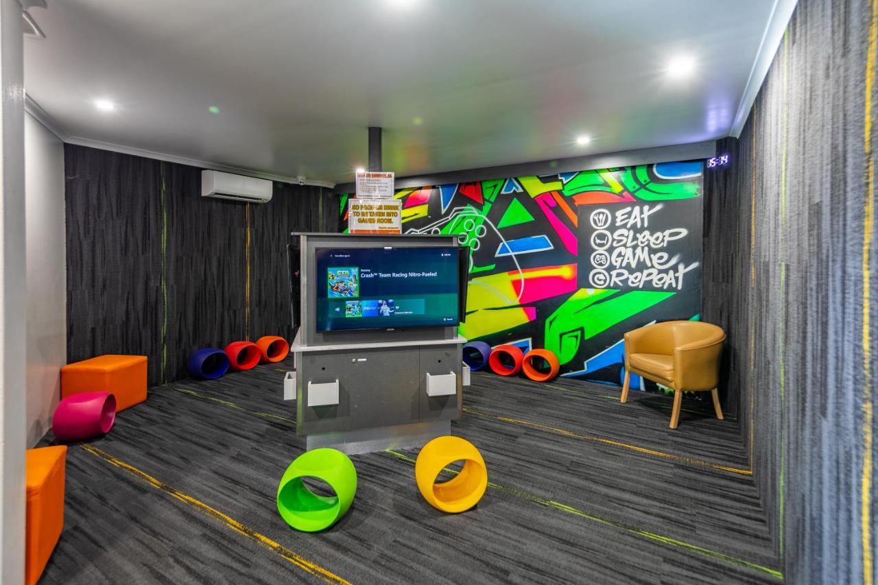 Ingenia Holidays Cairns Coconut Exterior foto The Super Game Room