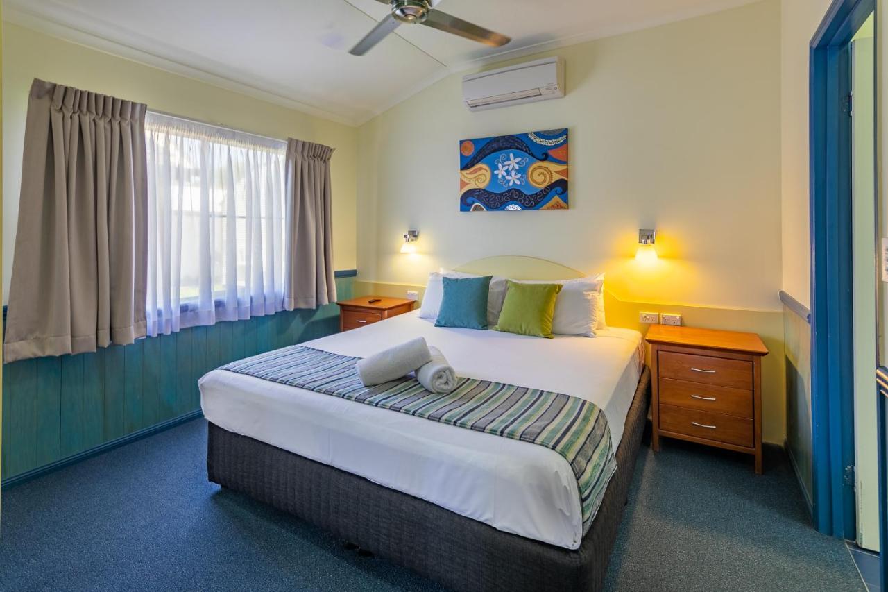 Ingenia Holidays Cairns Coconut Exterior foto A bedroom at the motel