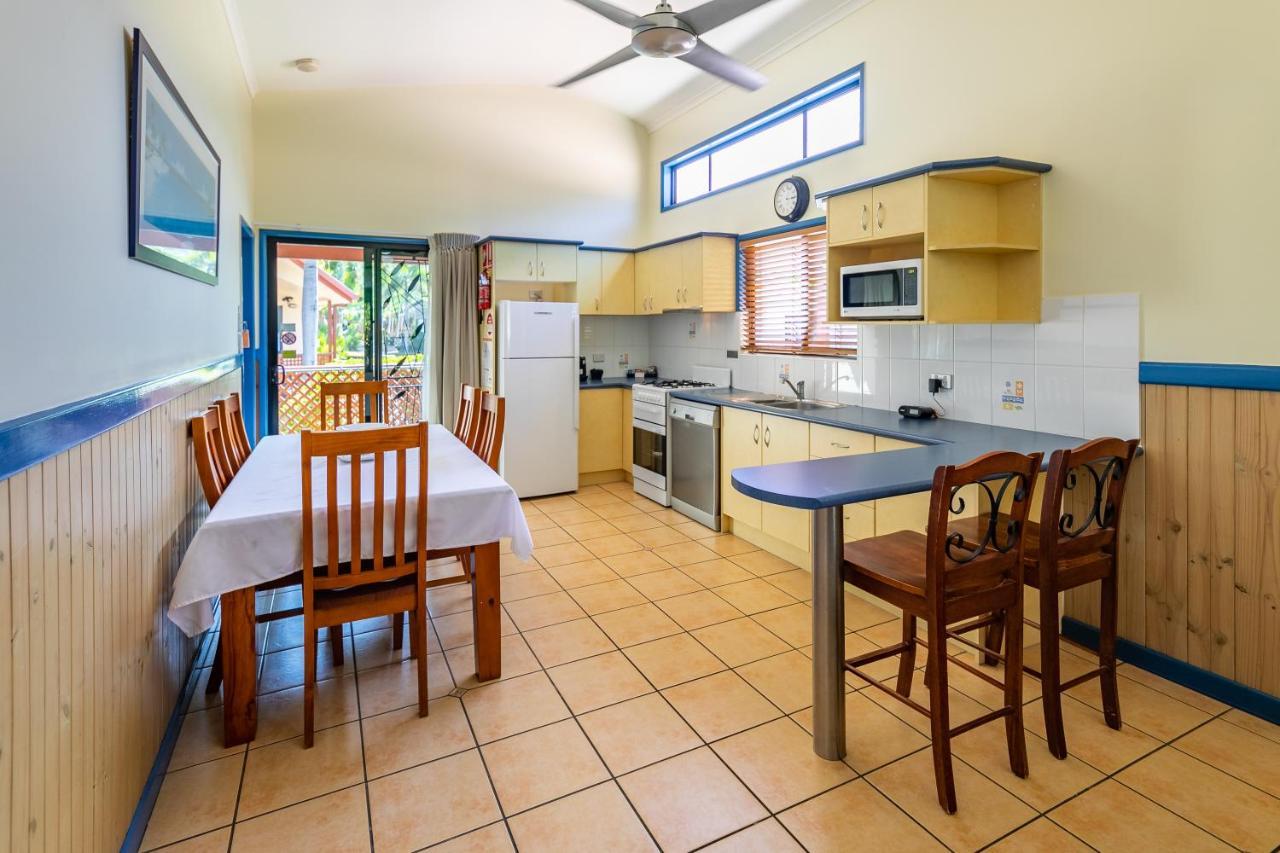Ingenia Holidays Cairns Coconut Exterior foto A typical kitchen